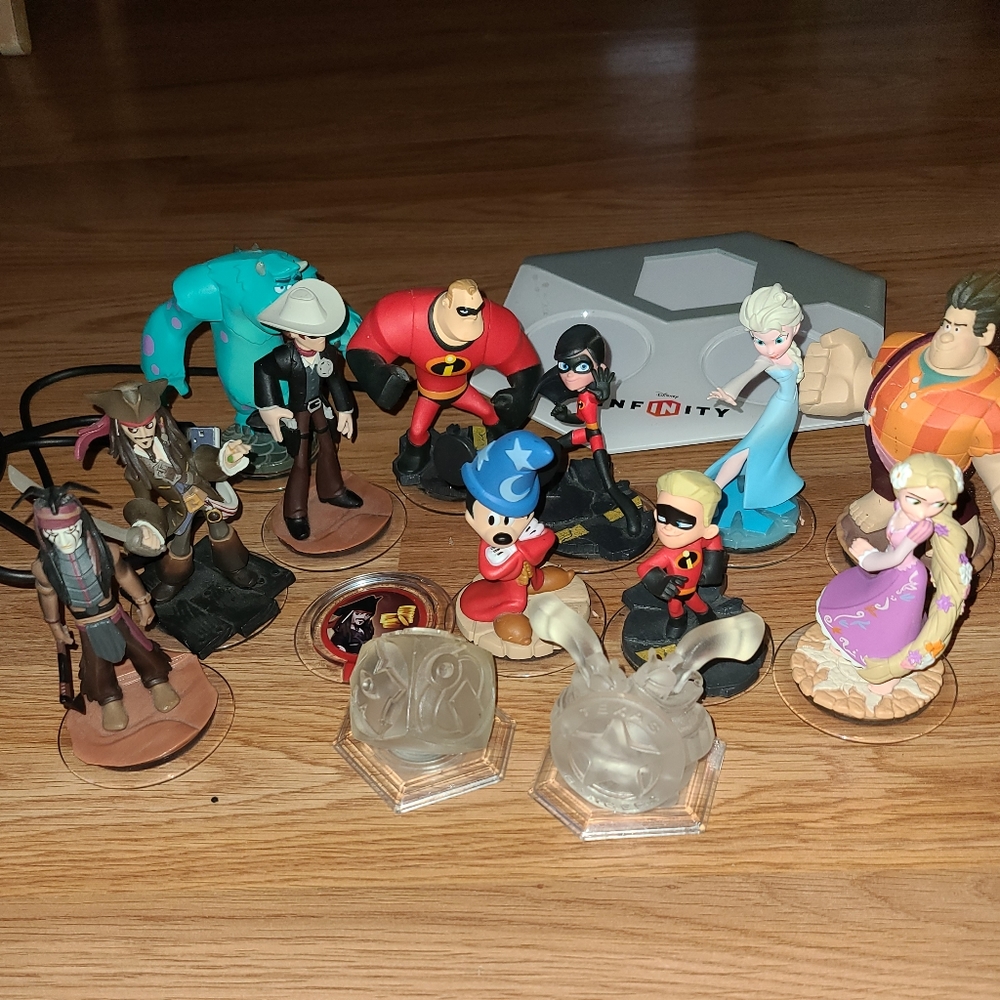 🎉 2/$50 15 Piece Disney Infinity Bundle